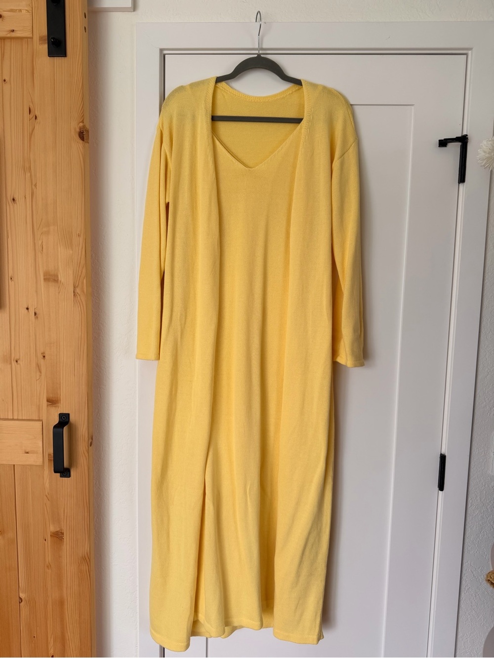 Lightweight Yellow V-Neck Long Sleeve Maxi Dress